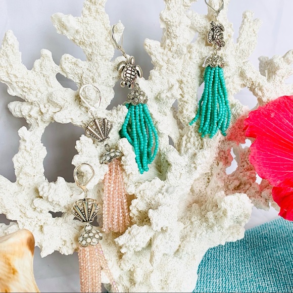 🎉HP🎉🌴🐚 Beaded Tassel Earrings - Picture 3 of 7